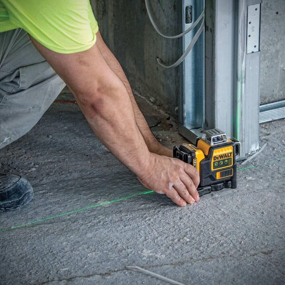 DEWALT 12V MAX Line Laser 3 X 360 Green Yellow